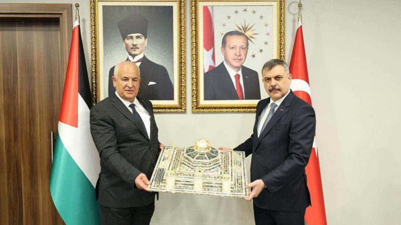 bakan-ciftci-filistinli-mevkidasi-ile-gorustu.jpg