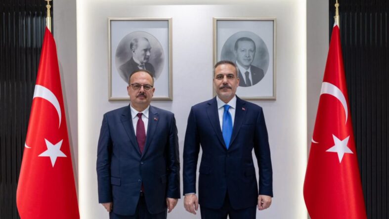 bakan-fidan-ankara-valisi-canbolati-kabul-etti.jpg