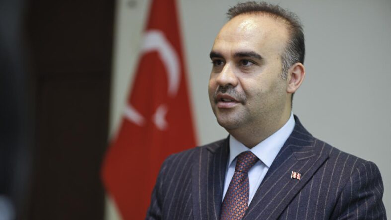 bakan-kacir-sanayicilerimizi-desteklemeye-devam-edecegiz.jpg