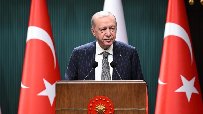 cumhurbaskani-erdogan-polonya-ile-ticaret-hacmi-hedefimizi-15-milyar-dolar-belirledik.jpg