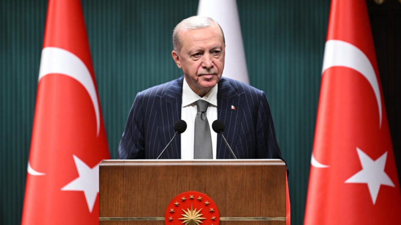 cumhurbaskani-erdogan-turkmenistan-milli-lideri-berdimuhamedov-ile-gorustu.jpg