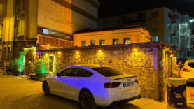 denizlide-restorana-silahli-saldiri-5-yarali.jpg