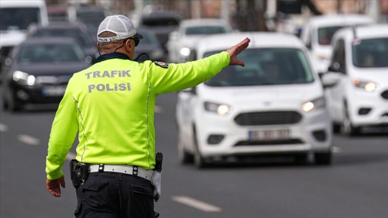 istanbulda-bazi-yollar-yarin-trafige-kapatilacak.jpg