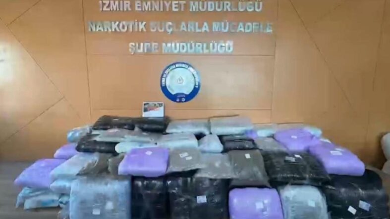 izmirde-371-kilogram-uyusturucu-ele-gecirildi.jpg
