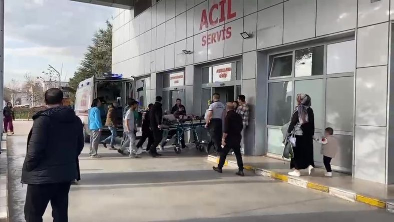 Kocaeli'de iskeleden düşen iki işçi yaralandı