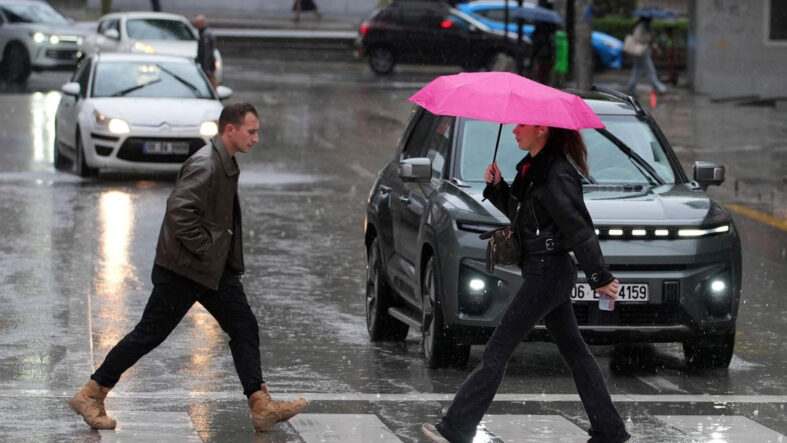 Meteorolojiden bazı illere gök gürültülü sağanak uyarısı