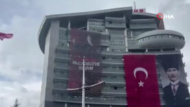 Özel'in CHP Genel Merkezi'ndeki afişi indirildi