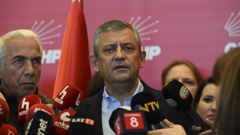 Özgür Özel: Uzlaşı yok, 40 gün içinde Kurultay bekliyoruz