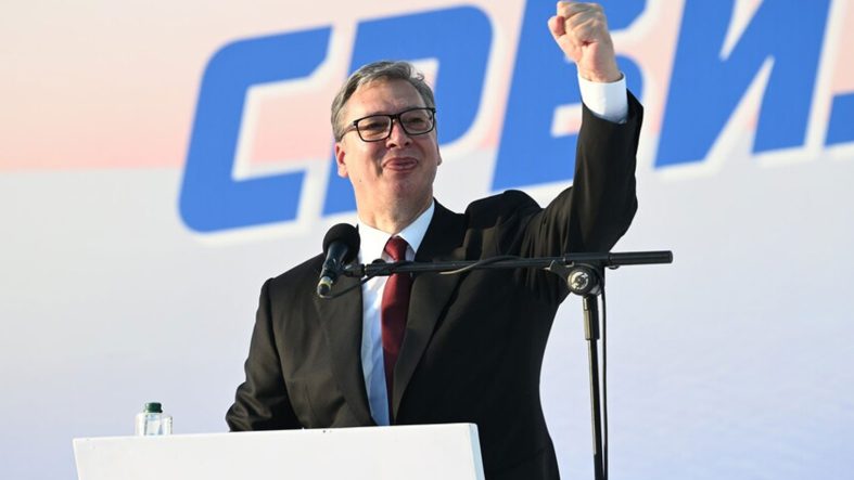 Sırbistan Cumhurbaşkanı Vucic, birkaç hafta içerisinde görevinden istifa edeceğini duyurdu