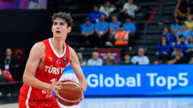 17-yasindaki-basketbolcu-omer-kutluay-tarihe-gecti.jpg