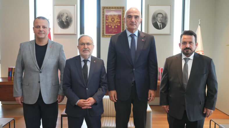 bakan-ersoy-15-temmuz-dernegi-heyetini-agirladi.jpg