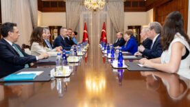 bakan-fidan-ankarada-abdli-senatorleri-kabul-etti.jpg