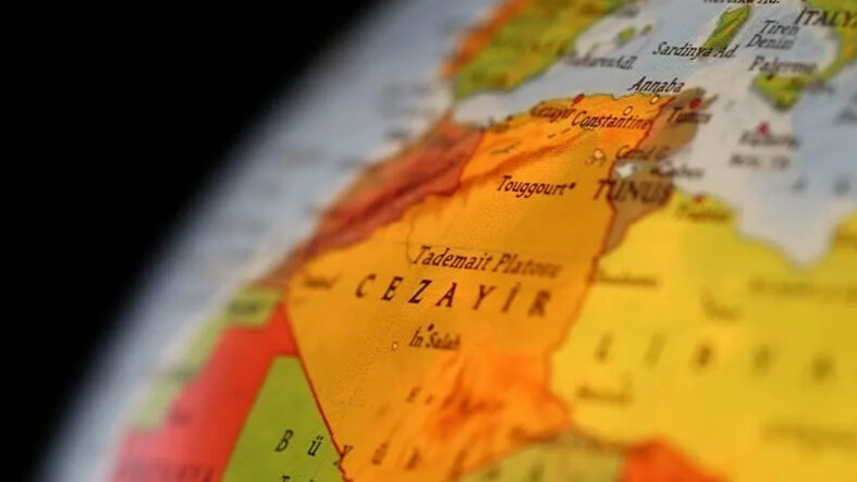 Cezayir’de yolcu otobüsü devrildi: 25 kişi hayatını kaybetti