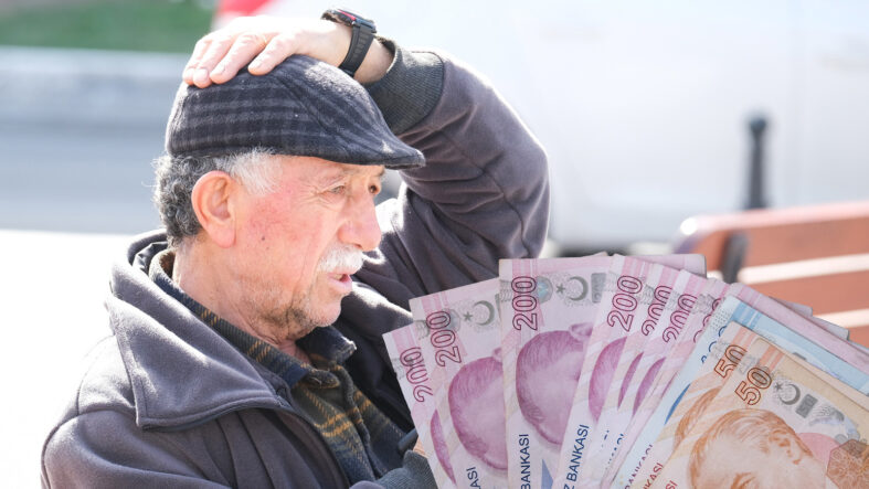 emekli-maas-farklari-ne-zaman-yatacak-iste-gun-gun-odeme-takvimi.jpg