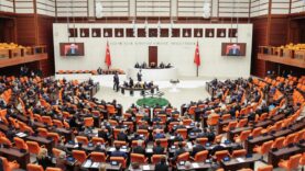 en-dusuk-emekli-ayliginin-artirilmasini-da-iceren-kanun-teklifi-kabul-edildi.jpg