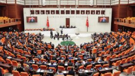 en-dusuk-emekli-ayliginin-artirilmasini-da-iceren-kanun-teklifi-tbmm-genel-kurulunda.jpg
