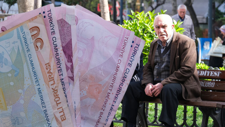 en-yuksek-emekli-promosyonu-hangi-bankada-odemeler-32-bin-tlye-kadar-cikti.jpg