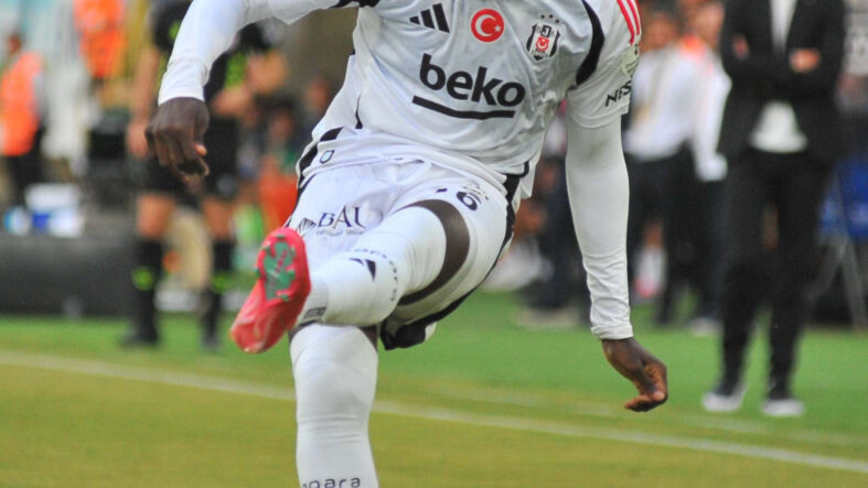 eski-besiktasli-yildiz-geri-donuyor-masuaku-icin-temaslar-basladi.jpg