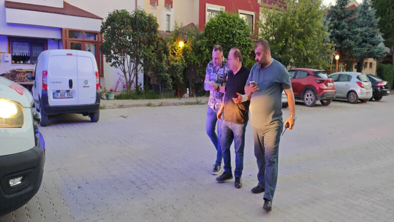 eskisehirde-aile-ici-kavga-kanli-bitti-tartistigi-babasini-bicakladi.jpg