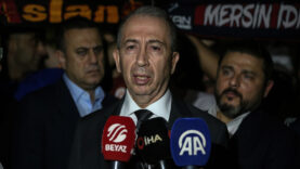 galatasaray-ikinci-baskani-metin-ozturk-baris-ozturk-elimi-sikmayarak-secim-vaadini-yerine-getirdi.jpg