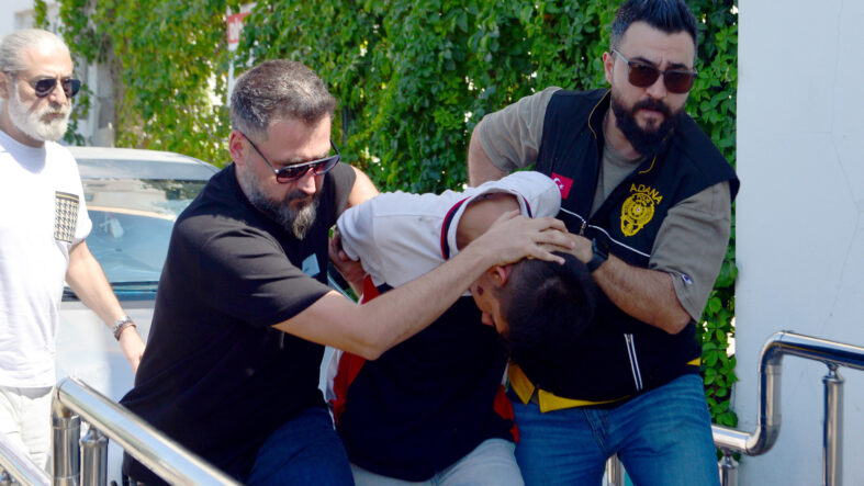 husumetlisine-tabancayla-ates-acti-kaldirimdaki-yayayi-oldurdu.jpg