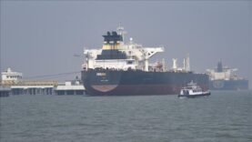 iran-hurmuz-bogazinda-mayinli-bolgeden-gecmeye-calisan-2-gemide-patlama-meydana-geldi.jpg