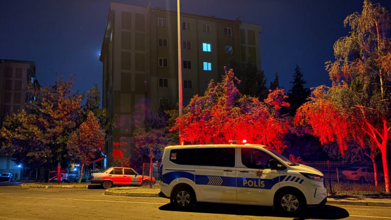kayseride-3uncu-kattan-dusen-cocuk-agir-yaralandi.jpg