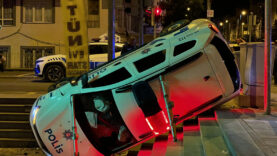 kayseride-otomobil-ile-carpisan-polis-araci-devrildi-3-yarali.jpg