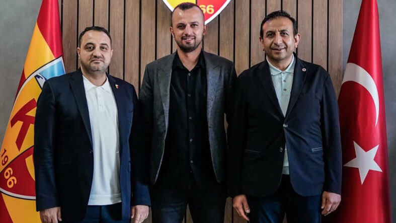 kayserispor-genel-koordinatoru-ilhan-parlak-gorevinden-istifa-etti.jpg