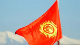kirgizistanda-kalkis-esnasinda-inis-takimlari-kirilan-ucak-yan-yatti.jpg