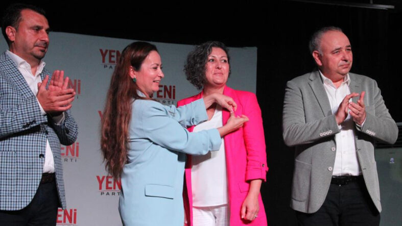 manisada-15-chpli-belediye-baskani-yeni-partiye-katildi.jpg