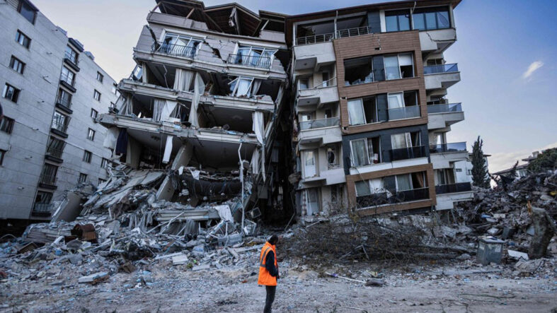 marmara-icin-zaman-kavgasi-300-kilometrelik-deprem-polemigi.jpg
