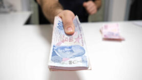 mecliste-kabul-edildi-en-dusuk-emekli-ayligi-23-bin-552-tl-oldu.jpg