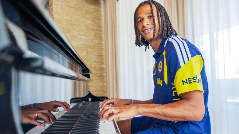 nathan-ake-ilk-amacimiz-oncelikle-sampiyonlar-ligine-kalmak.jpg