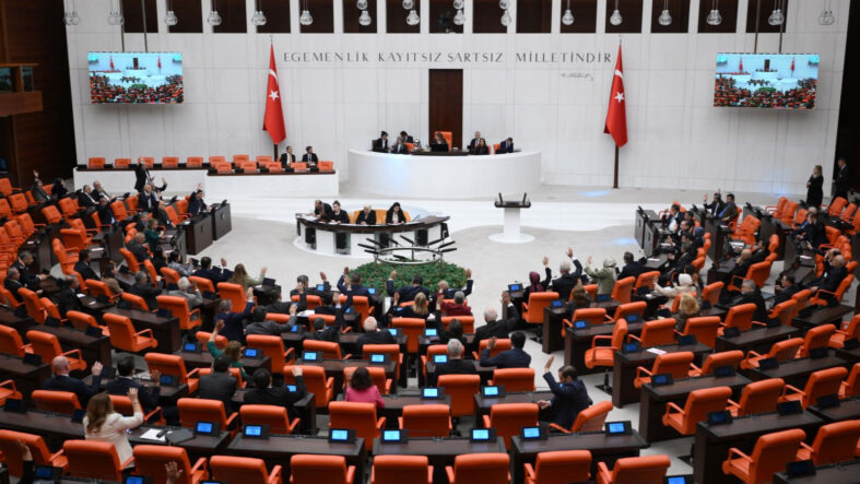 ocalan-pkklilar-ve-ozerklik-donum-noktasi-surec-nasil-isleyecek.jpg