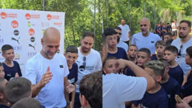 pep-guardiola-28-filistinli-cocugu-agirladi.jpg