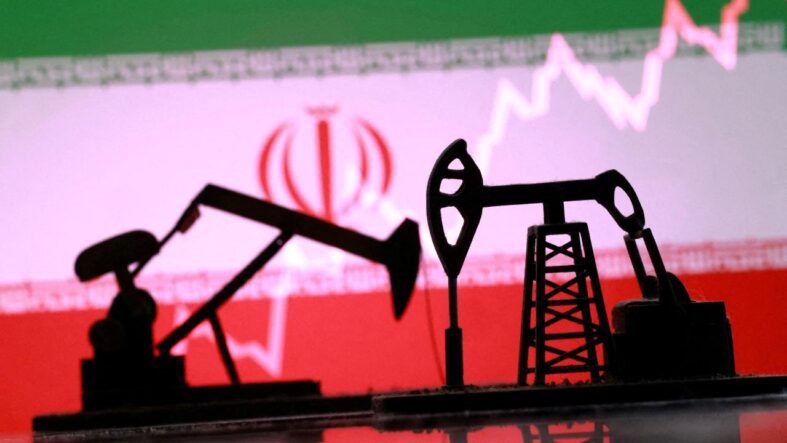 petrol-fiyatlari-mayistan-bu-yana-ilk-kez-100-dolara-ulasti.jpg