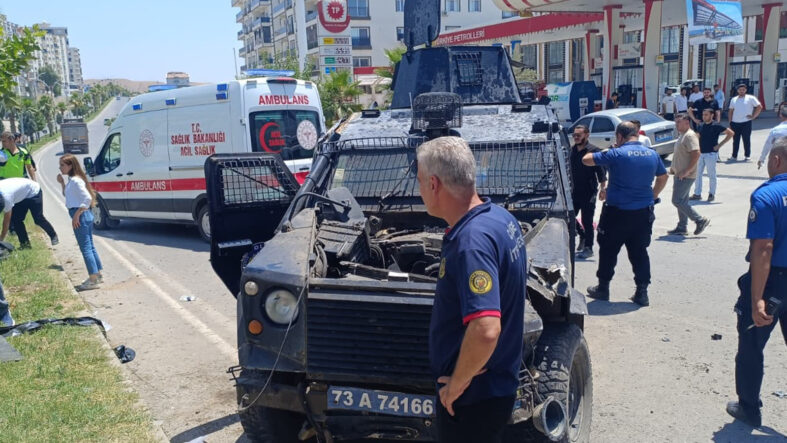 sirnakta-zirhli-arac-takla-atti-2-polis-yarali.jpg