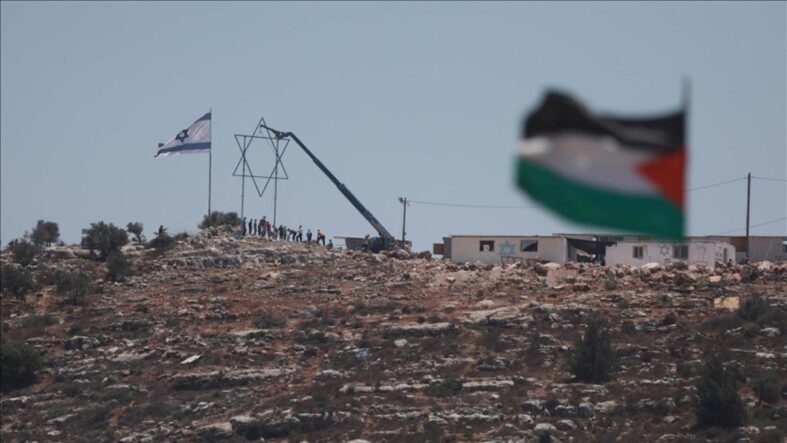 soykirimci-israil-filistin-topraklarina-yonelik-gasbini-genisletmeyi-amacliyor.jpg