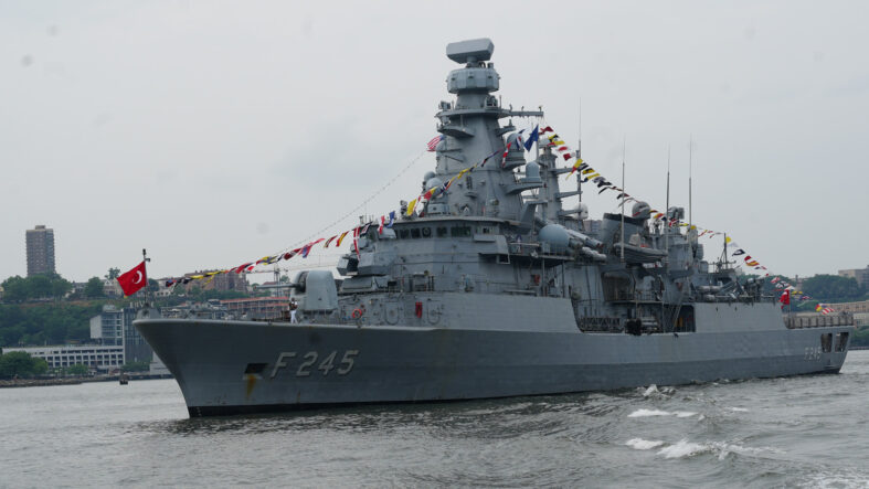 turk-donanmasindan-atlantikin-otesinde-guc-gosterisi-tcg-orucreis-new-yorkta.jpg