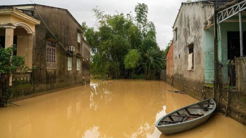 vietnamda-sel-felaketi-4-can-aldi.jpg