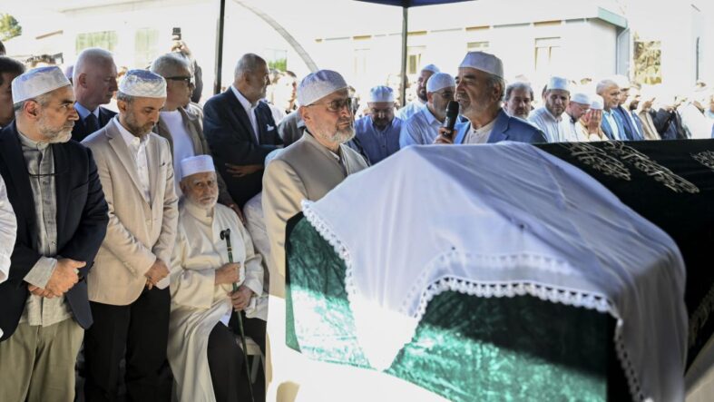 abdullah-sertin-esi-zehra-sert-son-yolculuguna-ugurlandi.jpg