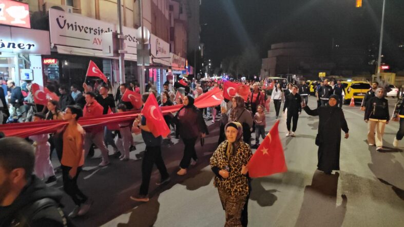 afyonkarahisarda-buyuk-taarruzun-104-yil-donumu-dolayisiyla-fener-alayi-duzenlendi.jpg