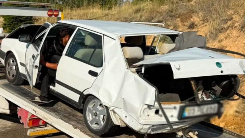 afyonkarahisarda-otomobiller-kafa-kafaya-carpisti-1-olu-7-yarali.jpg
