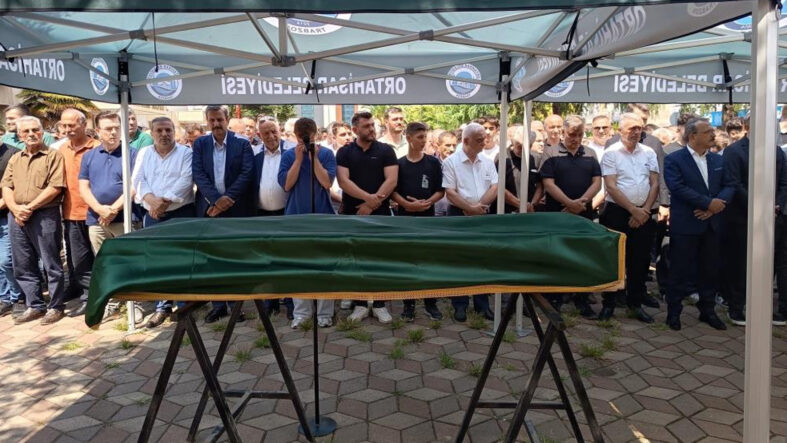amator-futbolcunun-aci-olumu-memleketinde-topraga-verildi.jpg