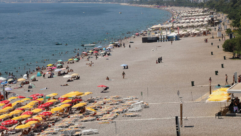 antalyada-10-milyon-turist-baraji-gecildi.jpg