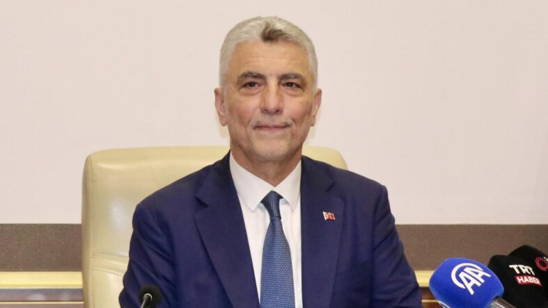 bakan-bolat-sarp-gumruk-kapisi-asya-ulkelerine-acilan-cok-onemli-bir-gecis-koridoru.jpg