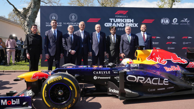 bakan-ersoy-ve-bak-formula-1-hazirliklari-icin-bir-araya-geldi.jpg