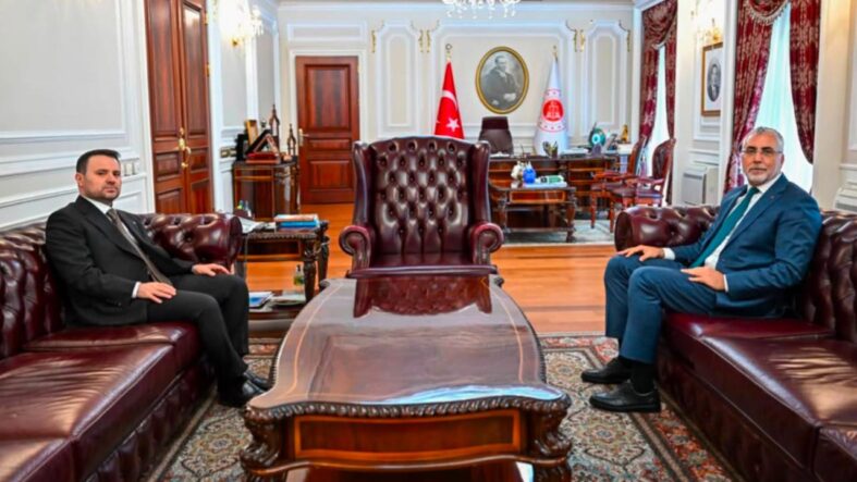 bakan-gurlek-bakan-isikhan-ile-gorustu.jpg