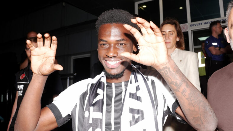 besiktasin-yeni-transferi-ernest-poku-istanbula-geldi.jpg